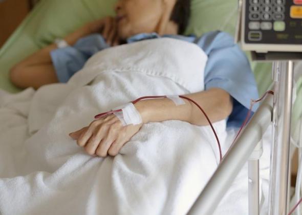asian_man_hospital_bed