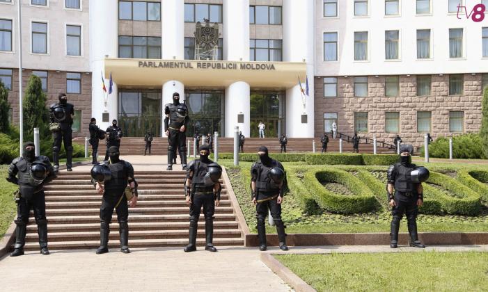 carabinieri-protest-parlament-1