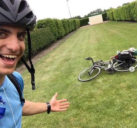 student-grec-bicicleta