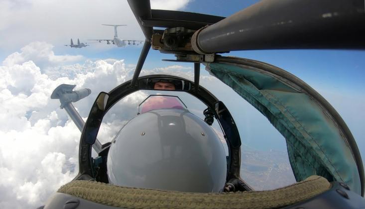 russia-crimea-fighter-jets-refueling