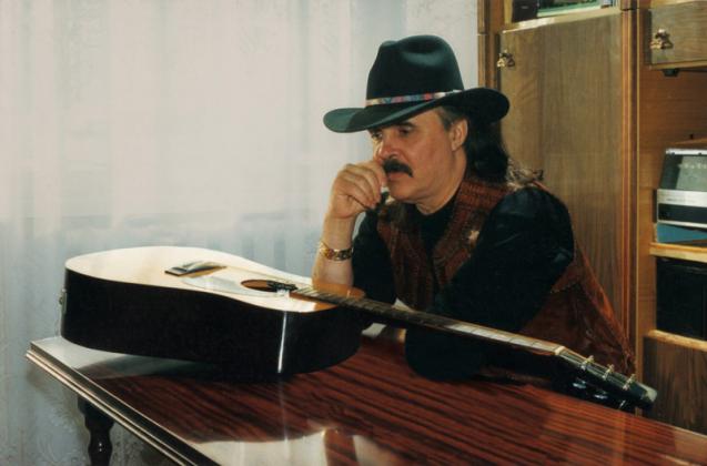 Iurie Sadovnic - the Moldavian singer (2000-ies). "Iurie Sadovnic" "Iurie Sadovnic-Orheianu" Sadovnic Sadovnic-Orheianu