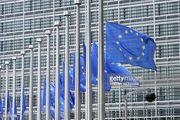 Brussels, BELGIUM:  Flags in front of the European Commission Headquarters in Brussels are set at half mast in homage to the victims of the terrror attacks in London, 8 July 2005. AFP PHOTO THIERRY MONASSE  (Photo credit should read THIERRY MONASSE/AFP vi