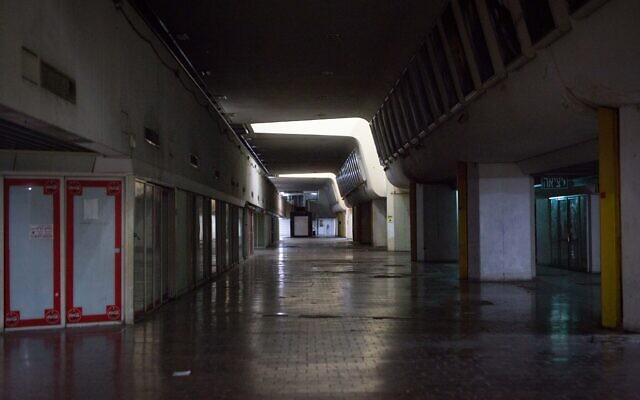 The empty halls of the 1st floor of the New Central Bus Station in Tel Aviv, which is shut off for the public, on July 26, 2019. Photo by Miriam Alster/FLASH90