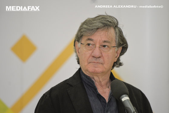 Directorul TNB, Ion Caramitru participa la deschiderea celei de-a doua editii a Festivalului Ambasadelor - "Open your Culture", in Foaierul principal al Teatrului National Bucuresti, luni, 29 august 2016. ANDREEA ALEXANDRU / MEDIAFAX FOTO