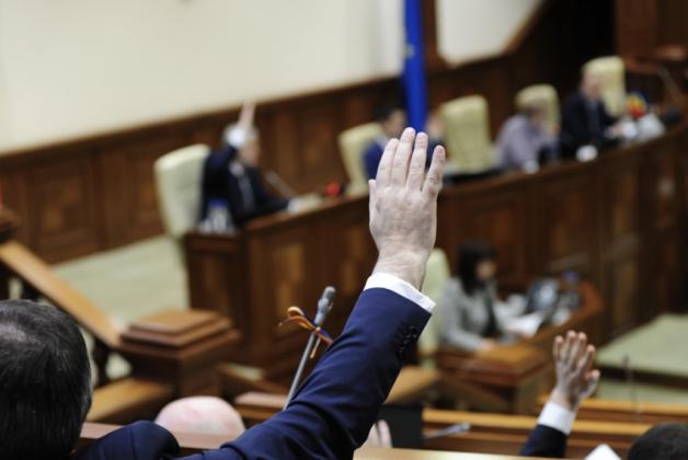 vot_parlament_xl