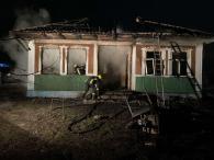 
/FOTO/ Incendiu la Briceni. O femeie, salvată de pompieri dintr-o casă cuprinsă de flăcări
