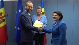 /VIDEO/ Republica Moldova a transmis a doua parte a chestionarului de aderare la Uniunea Europeană