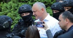 Суд отправил под домашний арест экс-президента Игоря Додона. Прокуроры требовали поместить его в изолятор 