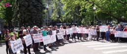 Антиправительственные лозунги и призывы к отставке. Как прошел протест коммунистов и "шоровцев"  