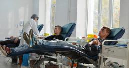 Elveția a donat peste 9 milioane de lei și dispozitive medicale Centrului Național de Transfuzie din Chișinău