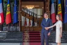 Primul mesaj publicat de Sandu la sosirea lui Macron în Moldova: „Discutăm despre candidatura noastră la UE”