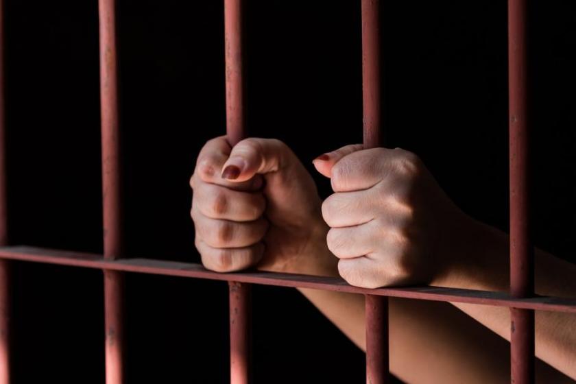 O femeie din Ungheni, condamnată la 9 ani de închisoare: Ar fi traficat și exploatat sexual mai multe victime în Italia