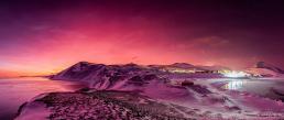 Небо над Антарктидой озарилось ярко-розовым свечением 