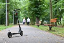 /VIDEO/ Reguli noi pentru circulația cu trotinetele și bicicletele electrice: Vârsta permisă și viteza maximă admisă