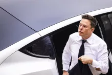 Илон Маск продал акции Tesla почти на 7 миллиардов долларов