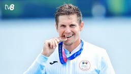 Canotorul Serghei Tarnovschi, medaliat cu aur la Campionatul mondial, s-a întors acasă. A sărbătorit victoria alături de colegi