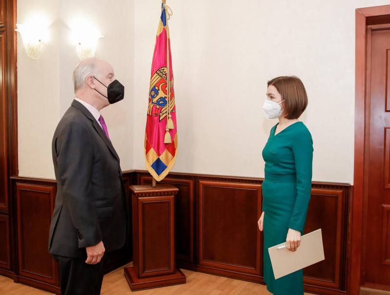 Șefa statului s-a întâlnit cu Ambasadorul SUA la Chișinău. Au discutat despre securitatea din regiune și sprijinul oferit de SUA 