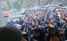 Беженцы от мобилизации. На границе с Грузией образовалась очередь больше 20 км