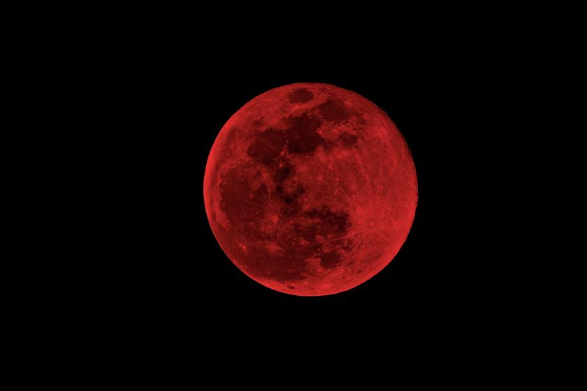 8 ноября жители Земли увидят полное лунное затмение
