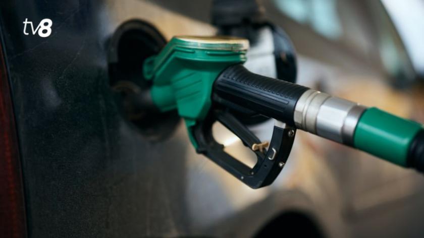 Vești bune pentru șoferi: Benzina și motorina au ajuns la același preț. Cât vor costa carburanții în weekend