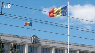 Drapelul de Stat a fost onorat la Guvern. Maia Sandu: „Să răspundem chemării la unitate, solidaritate și speranță”