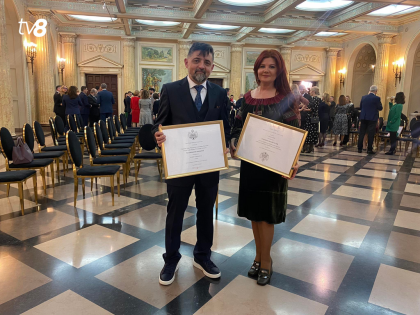 Premieră în Republica Moldova: Jurnaliștii TV8, Viorica Tătaru și Andrei Captarenco, premiați de Casa Regală din România