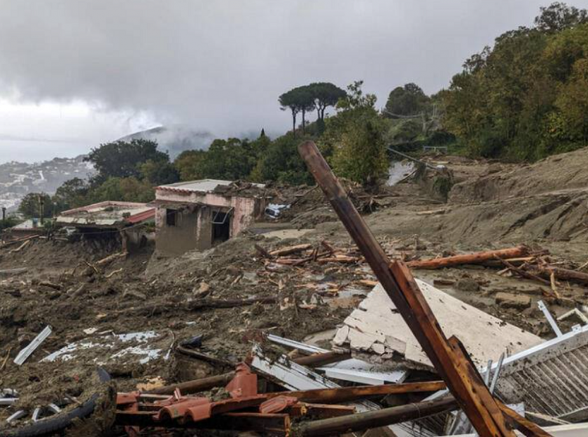Alunecări de teren în Italia: Opt persoane au decedat, iar 13 sunt date dispărute