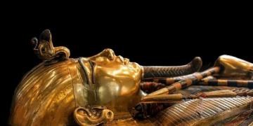 В Египте нашли мумии с золотыми языками