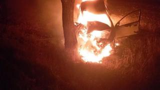 Accident cumplit în raionul Căușeni: Un tânăr a murit, după ce mașina în care se afla s-a lovit într-un copac și a luat foc