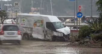 /VIDEO/ Alunecare de teren devastatoare pe o insulă din Italia. Stare de urgență: Mai multe persoane, date dispărute