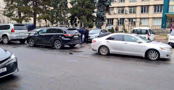 Неправильная парковка: в Кишиневе оштрафовали водителей тираспольской делегации