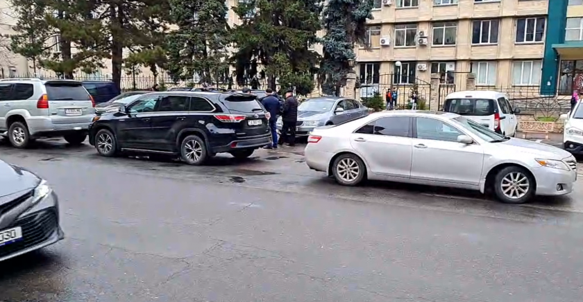 /VIDEO/ Amenzi pentru șoferii care au adus delegația de la Tiraspol la Chișinău: „Au blocat circulația rutieră”