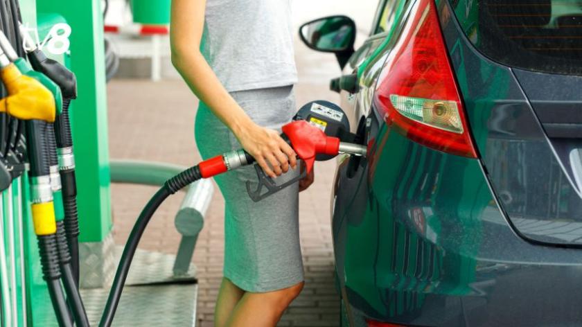 Prețul pentru un litru de benzină continuă să crească: Motorina, mai ieftină joi cu 8 bani
