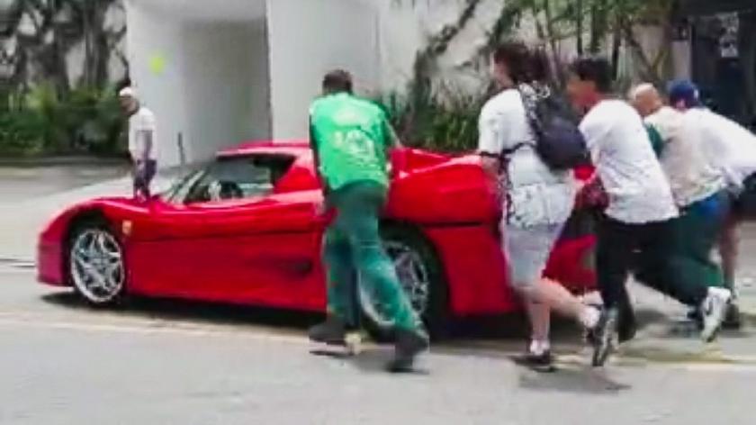 Viral: Singurul Ferrari F50 din Brazilia se pornește prin împingere