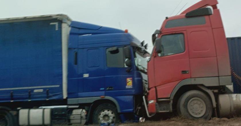 Două camioane s-au ciocnit în apropierea punctului de trecere al frontierei Leușeni. Detalii despre accident
