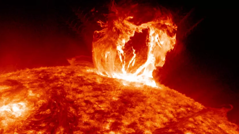 Explozie solară, iar NASA trage semnal de alarmă: „Sunt șanse ca erupțiile să continue”. Risc de perturbări la rețelele electrice