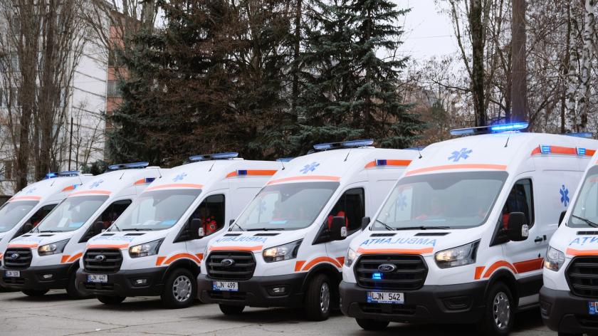 Știai asta? De ce în 2023, în Moldova, încă se mai scrie „greşit” cuvântul AMBULANŢA pe maşinile de salvare