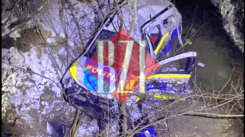 Accident grav în județul Iași: Doi poliţişti răniţi, după ce maşina lor s-a răsturnat când urmăreau un șofer fără permis
