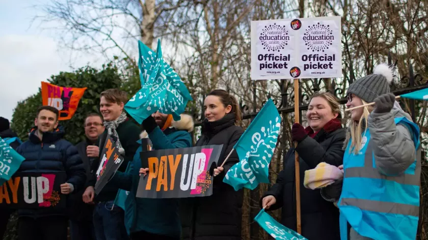 Marea Britanie se pregătește pentru cele mai mari proteste din ultimii 12 ani: Jumătate de milion de angajați opresc munca
