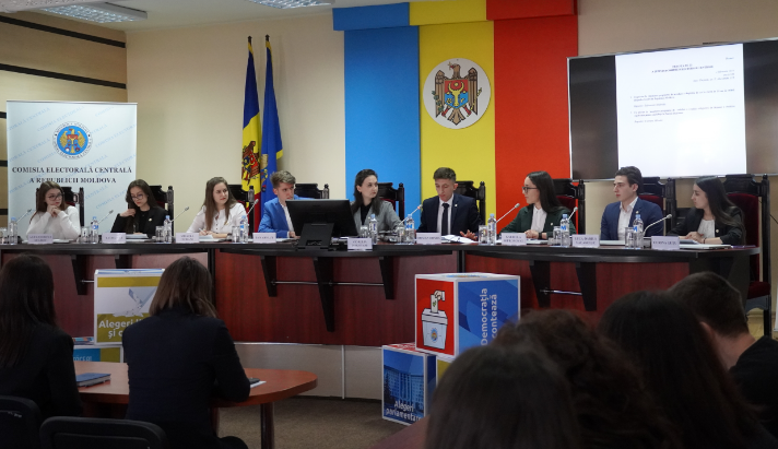Ședință cu „nouă componență” la Comisia Electorală Centrală: De Ziua Internațională a Alegerilor, studenții au devenit membri CEC