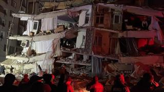 /VIDEO/ Val de cutremure puternice în Turcia: Tsunami pe plajă și clădiri prăbușite. Bilanțul morților crește rapid