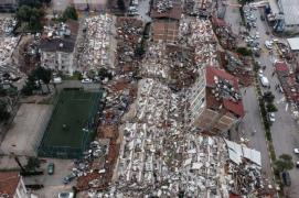 Число жертв землетрясения в Турции превысило 1600 человек