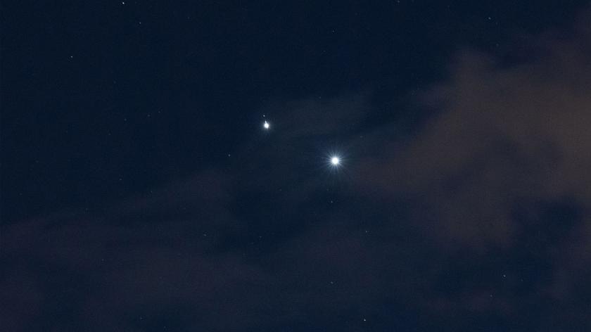 Fenomen astronomic neobișnuit: Două obiecte luminoase, observate noaptea trecută deasupra Pământului