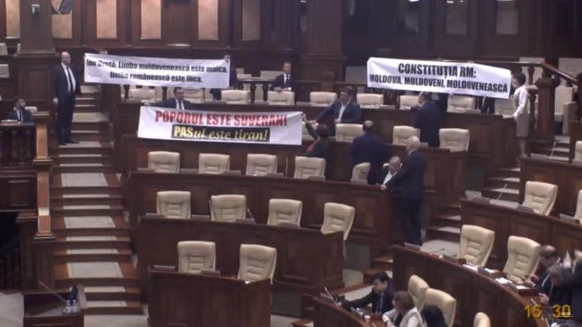 Экс-социалист Вартанян поддержал законопроект об изменении названия языка. Бывшие коллеги по фракции выразили протест 