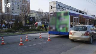 Șoferița troleibuzului care a lovit mortal o fetiță în Capitală, reținută pentru 72 de ore