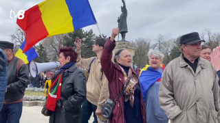/VIDEO/ Protest în centrul Capitalei: Zeci de cetățeni s-au adunat pentru a cere unirea cu România