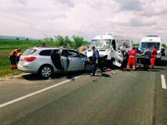 Accident cumplit la Orhei! Doi morți și 12 răniți după ce un microbuz de rută și un Opel s-au ciocnit violent