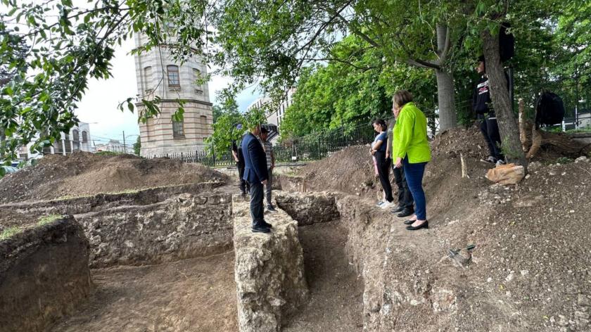 /VIDEO/ Descoperire uimitoare în Capitală: Ce au găsit studenții arheologi lângă Turnul de Apă