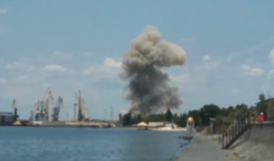 
В Украине морской порт Бердянска попал под обстрел