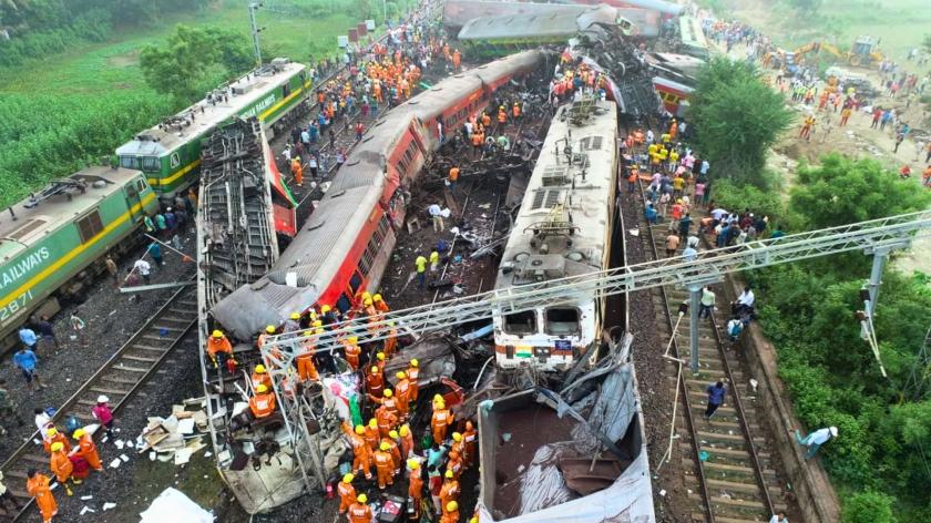 /VIDEO/ Catastrofă feroviară în India: Sunt circa 300 de morți și 900 de răniți. Primele imagini de la locul tragediei